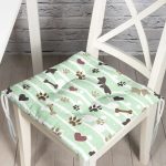 - Pofi-5734-Gorsel - Realhomes  Yeşil Çizgili Zeminde Pati İzli Dijital Baskılı Modern Pofuduk Sandalye Minderi Realhomes