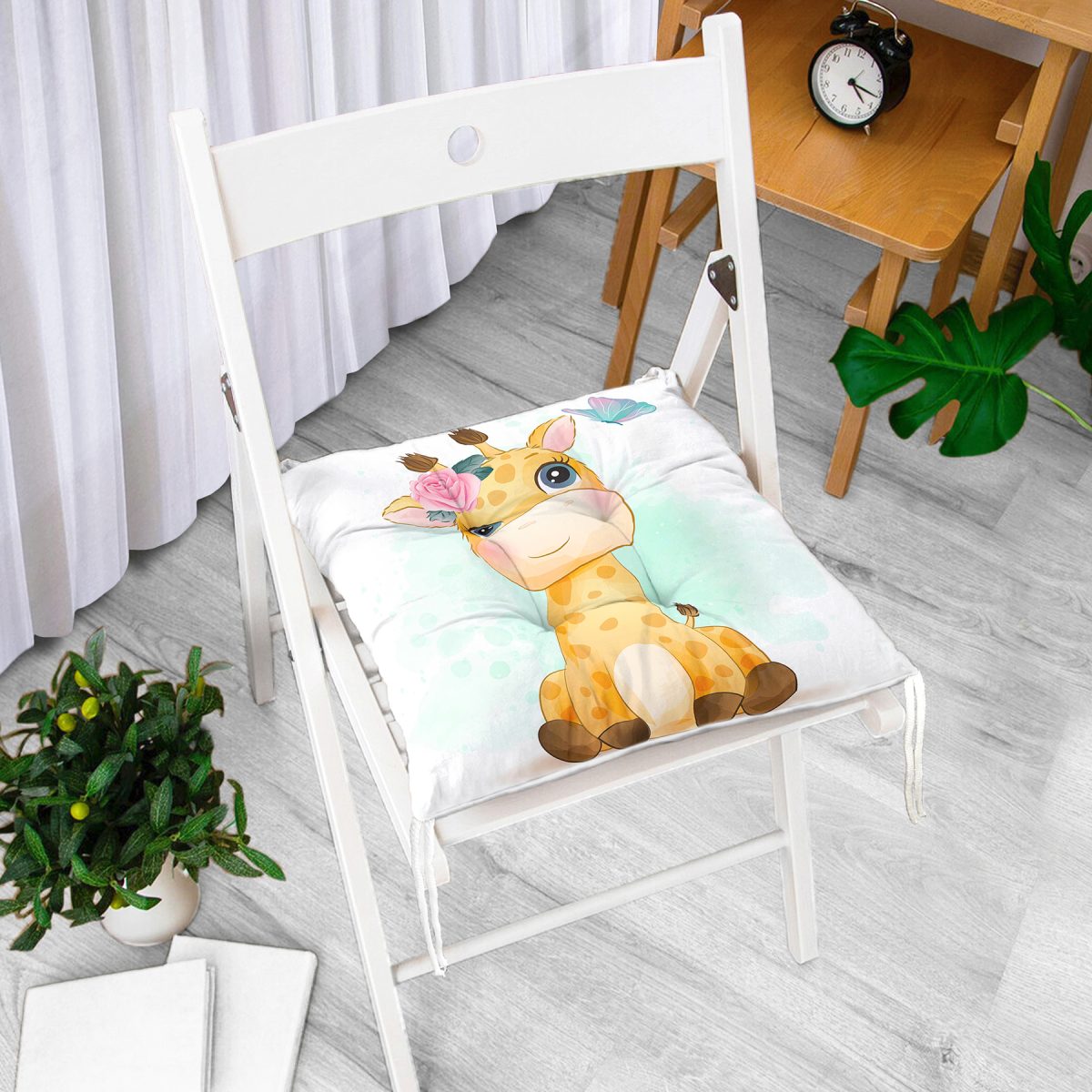 Sevimli Yavru Zürafa Çocuk Odası Dijital Baskılı Modern Pofuduk Sandalye Minderi Realhomes