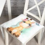 - Pofi-6618-Gorsel - Realhomes  Sevimli Yavru Zürafa Çocuk Odası Dijital Baskılı Modern Pofuduk Sandalye Minderi Realhomes
