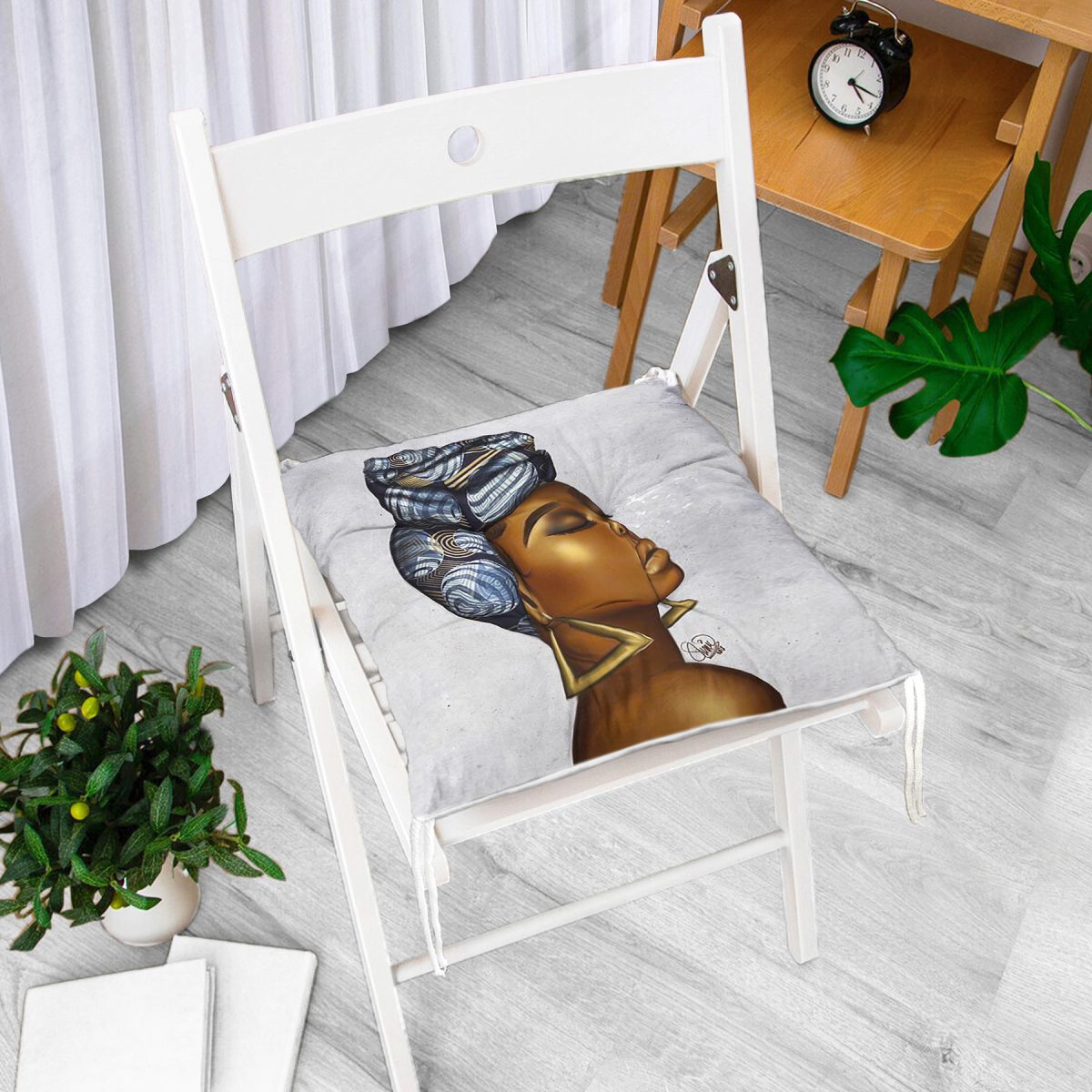 Realhomes Gri Zeminde Etnik Afrikan Woman Tasarımlı Pofuduk Sandalye Minderi Realhomes