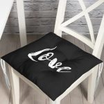 - Pofi-6758-Gorsel - Realhomes  Siyah Zeminde Love Yazılı Modern Pofuduk Sandalye Minderi Realhomes