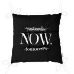 - Pofi-6759-Gorsel-2 - Realhomes Siyah Zeminde NOW Yazılı Modern Pofuduk Sandalye Minderi Realhomes