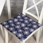 - Pofi-7102-Gorsel - Realhomes Lacivert Zeminli Beyaz Kar tanesi Desenli Dijital Baskılı Modern Pofuduk Sandalye Minderi Realhomes