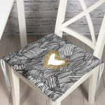 - Pofi-7137-Gorsel - Realhomes Siyah Onedraw Çizimli Gold Renkli Kalp Desenli Dijital Baskılı Modern Pofuduk Sandalye Minderi Realhomes