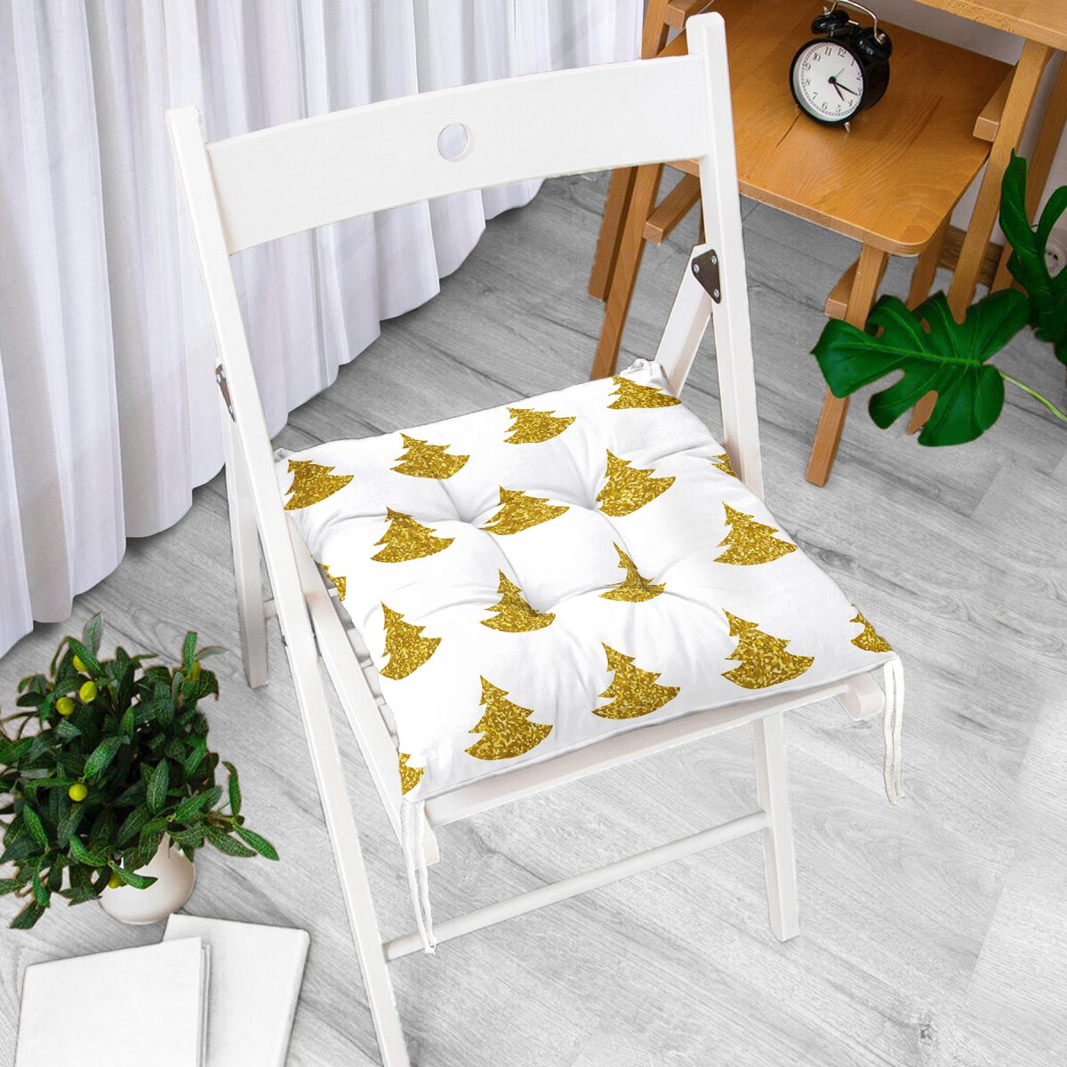 Beyaz Zeminde Gold Renkli Çam Ağacı Desenli Dijital Baskılı Modern Pofuduk Sandalye Minderi Realhomes