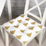 - Pofi-7142-Gorsel - Realhomes Beyaz Zeminde Gold Renkli Çam Ağacı Desenli Dijital Baskılı Modern Pofuduk Sandalye Minderi Realhomes