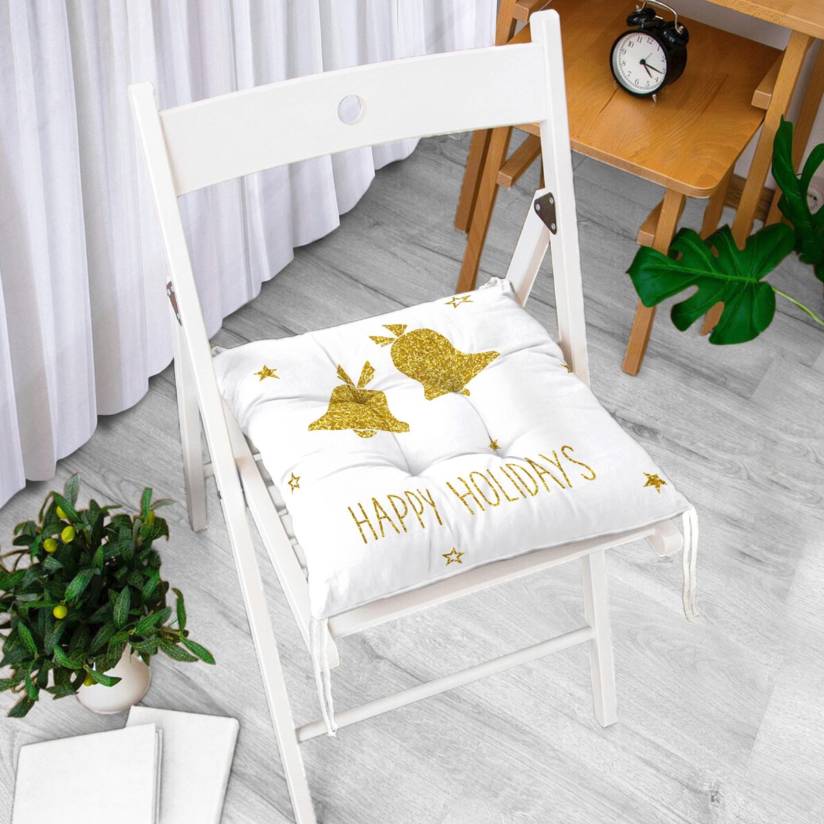 Beyaz Zeminde Gold Renkli Çan Desenli Dijital Baskılı Modern Pofuduk Sandalye Minderi Realhomes