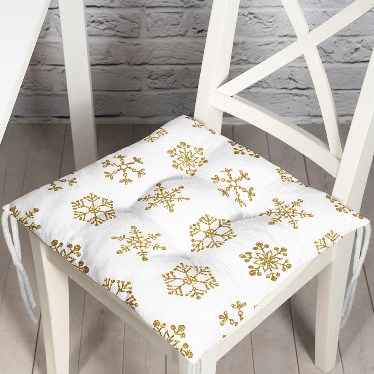 Beyaz Zeminde Gold Renkli Kar Tanesi Desenli Dijital Baskılı Modern Pofuduk Sandalye Minderi Realhomes