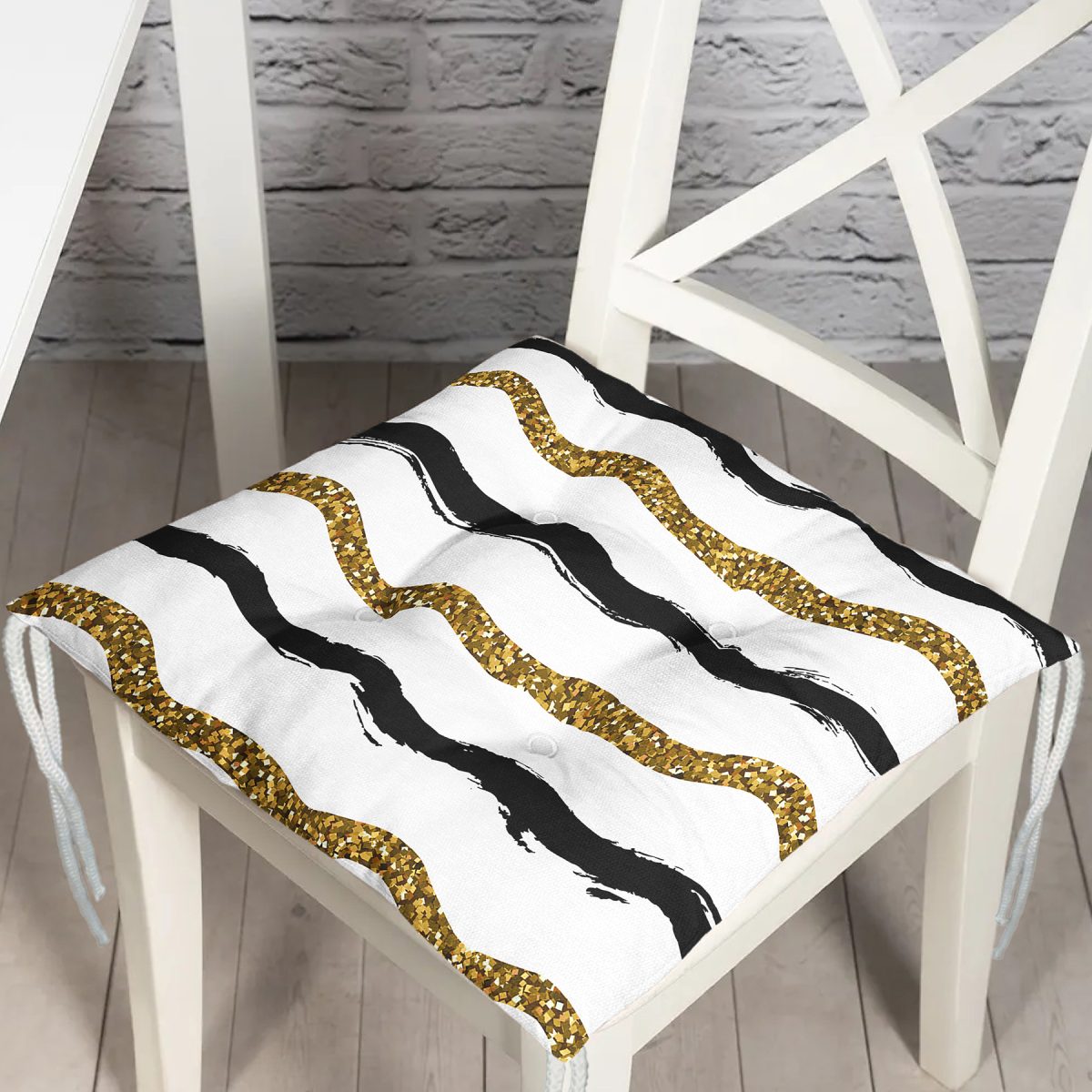 Beyaz Zemin Üzerinde Gold Ve Siyah Renkli Çizgiler Dijital Baskılı Modern Pofuduk Sandalye Minderi Realhomes
