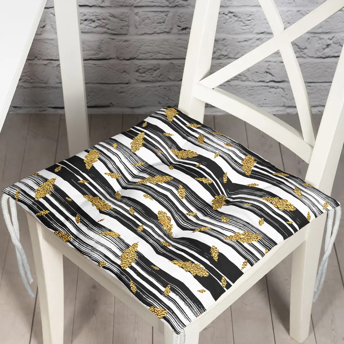 Siyah Beyaz Zeminli Gold Yaprak Desenli Dijital Baskılı Modern Pofuduk Sandalye Minderi Realhomes