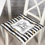 - Pofi-7170-Gorsel - Realhomes Siyah Beyaz Zeminde Gold Yapraklı Thanks Yazılı Dijital Baskılı Modern Pofuduk Sandalye Minderi Realhomes