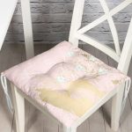 - Pofi-7198-Gorsel - Realhomes Renkli Zemin Üzerinde Üçgen Desenli Dijital Baskılı Modern Pofuduk Sandalye Minderi Realhomes