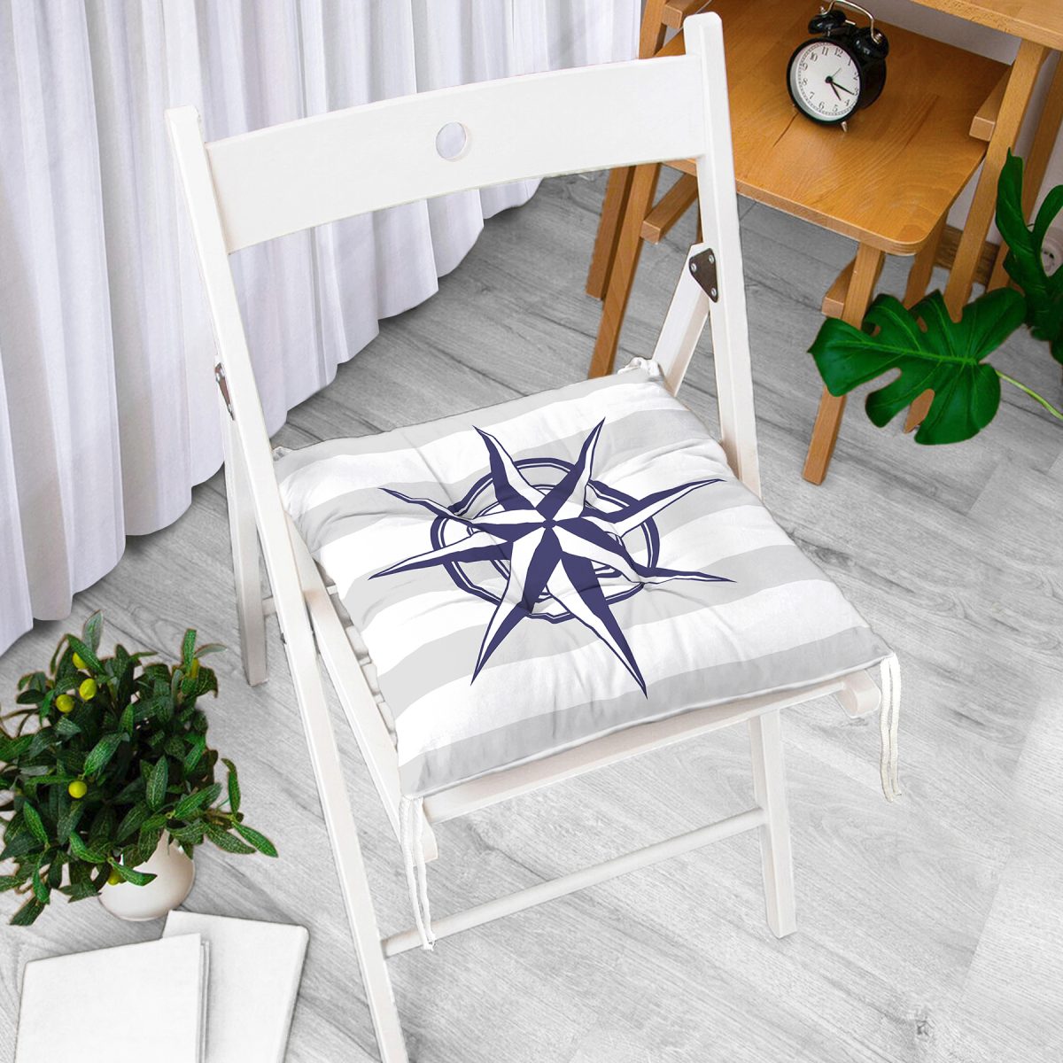 Gri Beyaz Zeminde Pusula Desenli Dijital Baskılı Modern Pofuduk Sandalye Minderi Realhomes