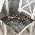 - Pofi-7224-Gorsel - Realhomes  Siyah Zeminde Gold Renkli Çizim Desenli Dijital Baskılı Modern Pofuduk Sandalye Minderi Realhomes