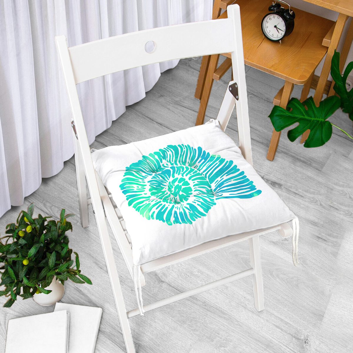 Beyaz Zeminde Yeşil Renkli Deniz Kabuğu Desenli Dijital Baskılı Modern Pofuduk Sandalye Minderi Realhomes