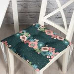 - Pofi-7280-Gorsel - Realhomes  Rengarenk Zemin Üzerinde Çiçek Desenli Dijital Baskılı Modern Pofuduk Sandalye Minderi Realhomes