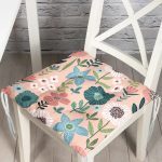 Pudra Zemin Üzerinde Çiçek Desenli Dijital Baskılı Modern Pofuduk Sandalye Minderi Realhomes