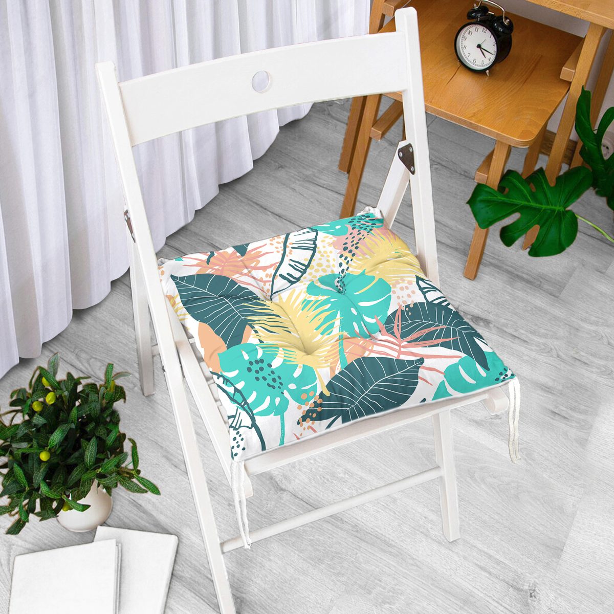 Beyaz Zemin Üzerinde Renkli Yaprak Desenli Dijital Baskılı Modern Pofuduk Sandalye Minderi Realhomes
