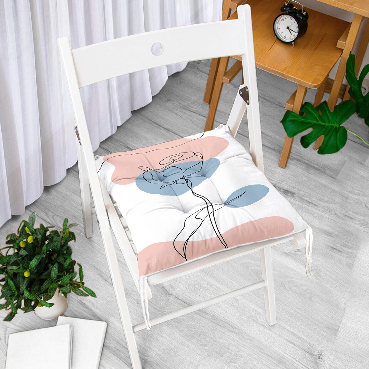 Beyaz Zeminde Onedraw Çizimli Gül Motifli Dijital Baskılı Modern Pofuduk Sandalye Minderi Realhomes
