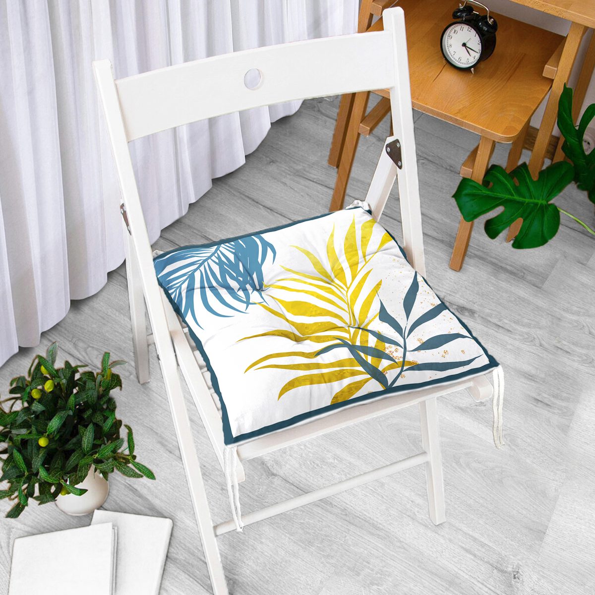 Beyaz Zeminde Renkli Yaprak Desenli Dijital Baskılı Modern Pofuduk Sandalye Minderi Realhomes