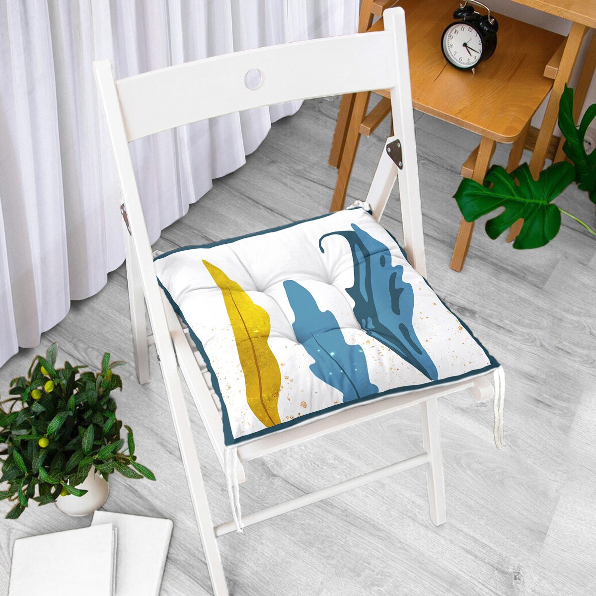 Beyaz Zeminde Renkli Yaprak Desenli Dijital Baskılı Modern Pofuduk Sandalye Minderi Realhomes