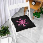 - Pofi-7524-Gorsel-1 - Realhomes Siyah Zeminli Pembe Renkli Kar tanesi Desenli Dijital Baskılı Modern Pofuduk Sandalye Minderi Realhomes