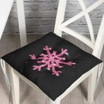 - Pofi-7524-Gorsel - Realhomes Siyah Zeminli Pembe Renkli Kar tanesi Desenli Dijital Baskılı Modern Pofuduk Sandalye Minderi Realhomes