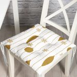 - Pofi-7555-Gorsel - Realhomes  Beyaz Zemin Üzerinde Gold Renkli Yılbaşı Temalı Dijital Baskılı Modern Pofuduk Sandalye Minderi Realhomes