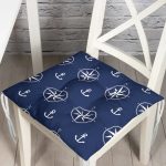 - Pofi-7629-Gorsel - Realhomes  Lacivert Zemin Üzerinde Modern Pusula Desenli Dijital Baskılı Modern Pofuduk Sandalye Minderi Realhomes