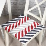 - Pofi-7639-Gorsel - Realhomes Beyaz Zemin Üzerinde Geometrik Çizimli Zikzak Desenli Dijital Baskılı Modern Pofuduk Sandalye Minderi Realhomes