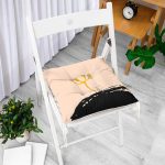 - Pofi-7673-Gorsel-1 - Realhomes  Pastel Zemin Üzerinde Gold Detaylı Yaprak Desenli Dijital Baskılı Modern Pofuduk Sandalye Minderi Realhomes