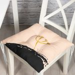 - Pofi-7673-Gorsel - Realhomes  Pastel Zemin Üzerinde Gold Detaylı Yaprak Desenli Dijital Baskılı Modern Pofuduk Sandalye Minderi Realhomes