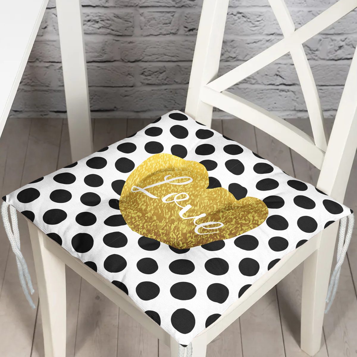 Beyaz Zeminde Puantiyeli Gold Detaylı Love Yazılı Dijital Baskılı Modern Pofuduk Sandalye Minderi Realhomes