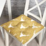 - Pofi-7706-Gorsel - Realhomes  Gold Zemin Üzerinde Geyik Desenli Dijital Baskılı Modern Pofuduk Sandalye Minderi Realhomes