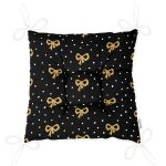 - Pofi-7716-Gorsel-2 - Realhomes Siyah Zemin Üzerinde Gold Detaylı Fiyonk Çizimli Dijital Baskılı Modern Pofuduk Sandalye Minderi Realhomes