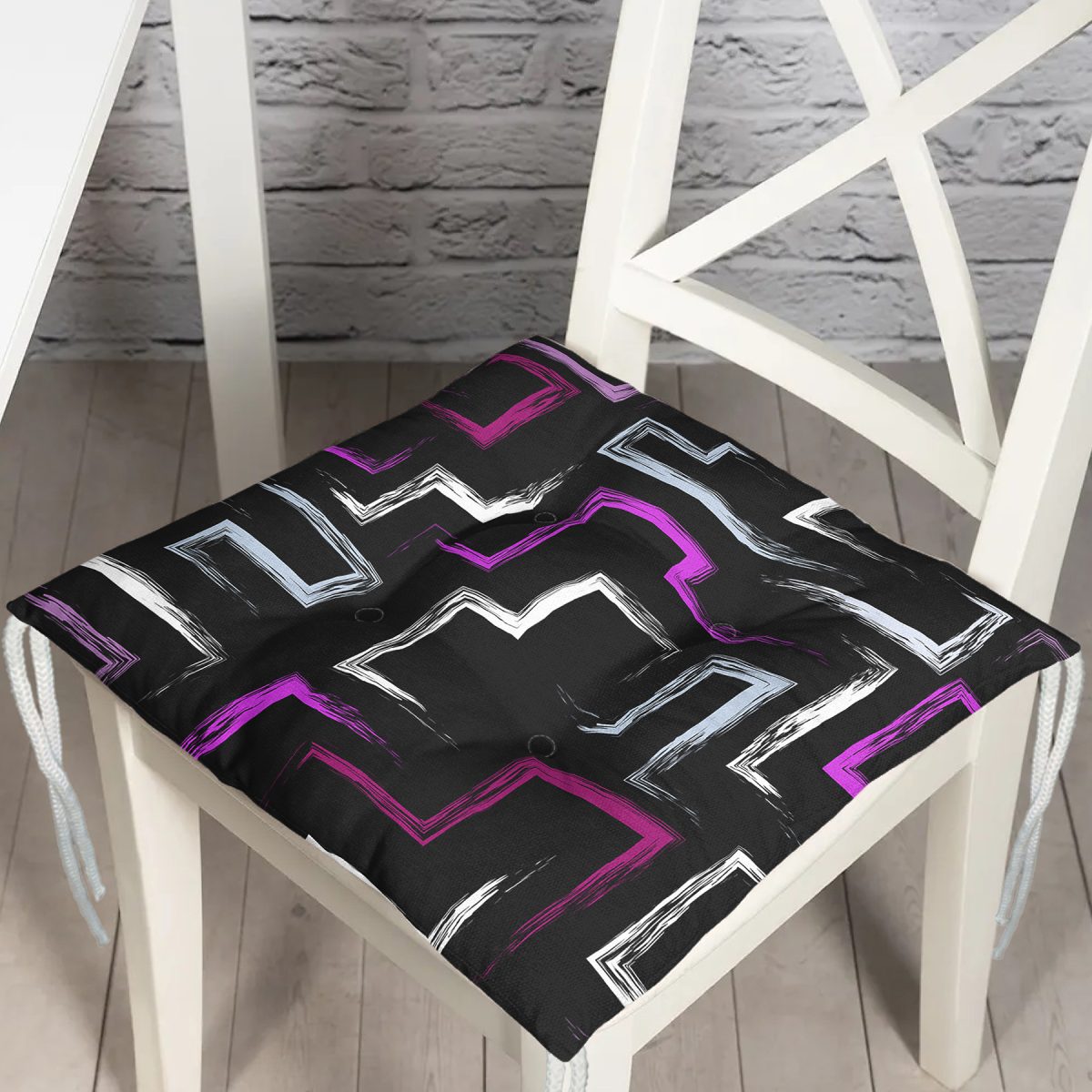Siyah Zemin Üzerinde Renkli Geometrik Desenli Dijital Baskılı Modern Pofuduk Sandalye Minderi Realhomes