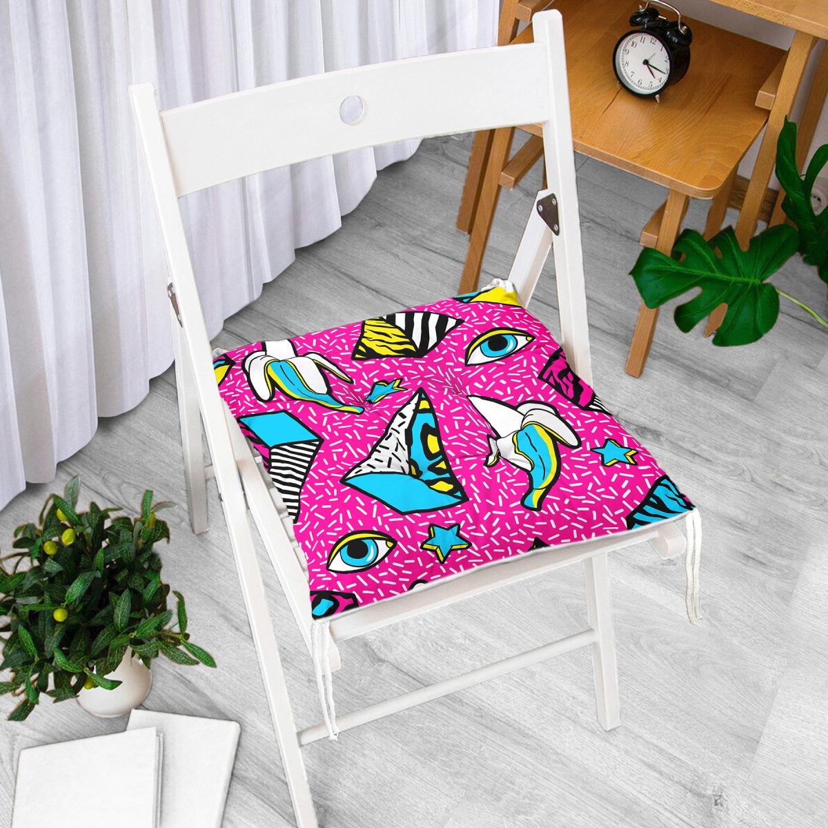 Pembe Zemin Üzerinde Modern Renkli Desenli Dijital Baskılı Modern Pofuduk Sandalye Minderi Realhomes