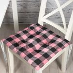 - Pofi-7922-Gorsel - Realhomes Renkli Pastel Zemin Üzerinde Siyah Ekose Desenli Dijital Baskılı Modern Pofuduk Sandalye Minderi Realhomes