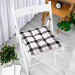 - Pofi-7926-Gorsel-1 - Realhomes Beyaz Zemin Üzerinde Siyah Ekose Desenli Dijital Baskılı Modern Pofuduk Sandalye Minderi Realhomes