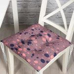 - Pofi-7951-Gorsel - Realhomes Renkli Zemin Üzerinde Pastel Renkli Puantiye Desenli Dijital Baskılı Modern Pofuduk Sandalye Minderi Realhomes