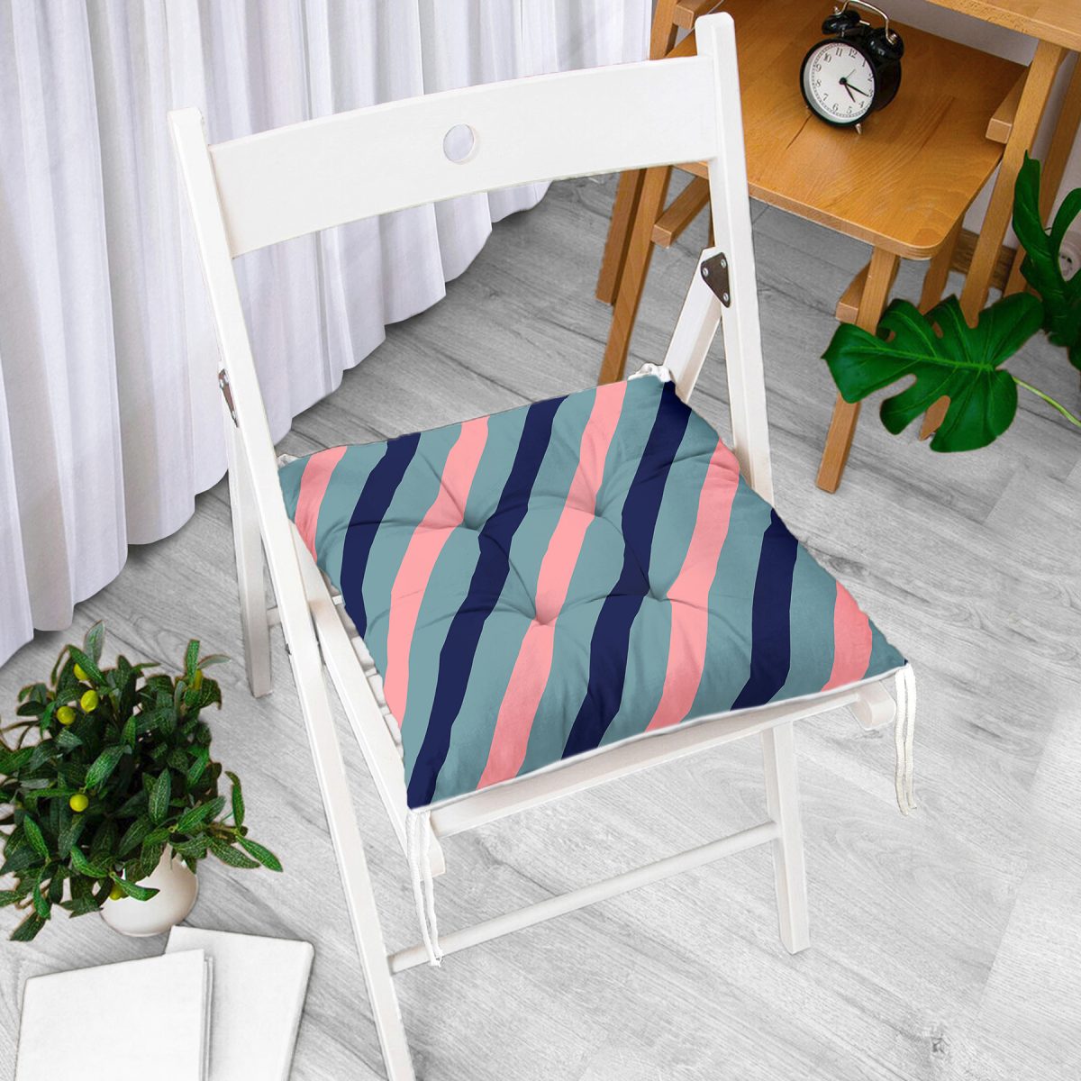 Renkli Zemin Üzerinde Pastel Renkli Yatay Çizgili Dijital Baskılı Modern Pofuduk Sandalye Minderi Realhomes