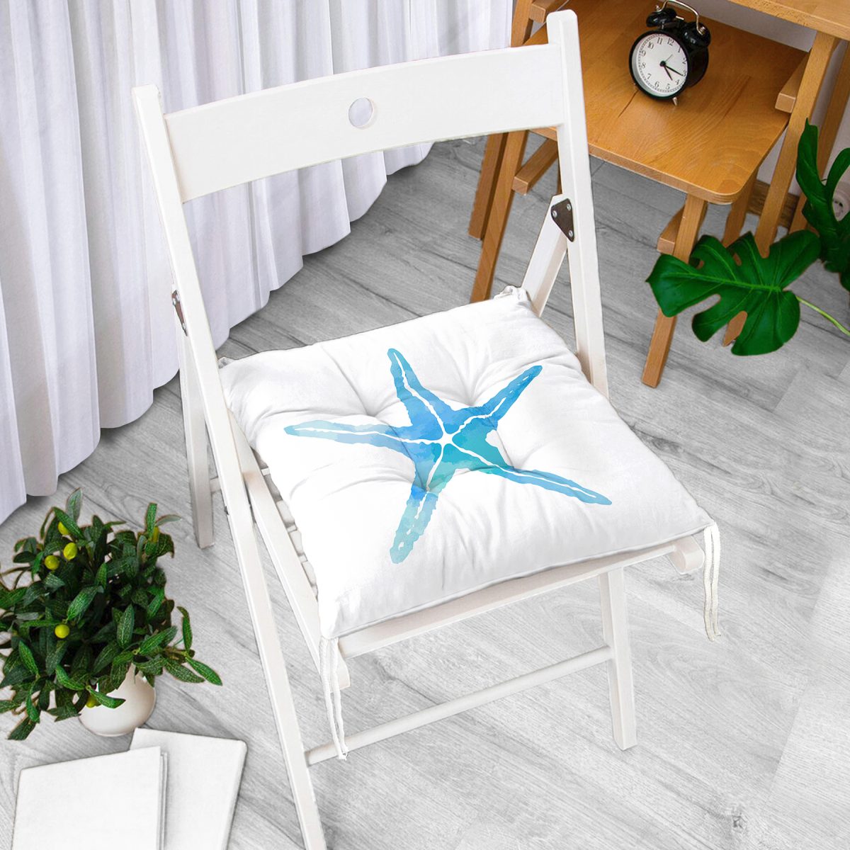 Beyaz Zemin Üzerinde Renkli Deniz Atı Desenli Dijital Baskılı Modern Pofuduk Sandalye Minderi Realhomes