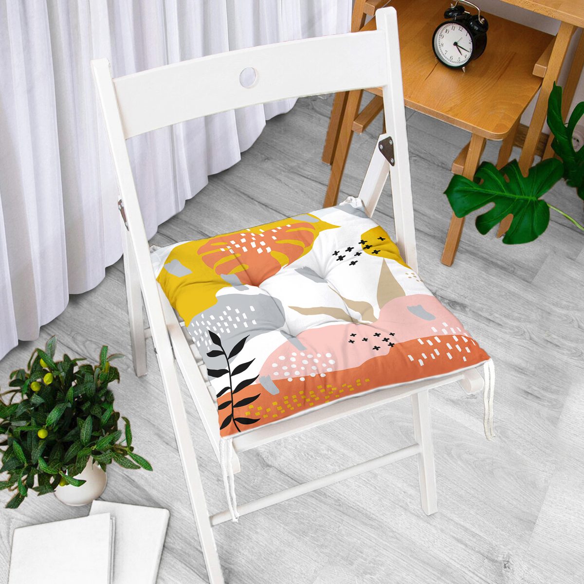 Beyaz Zemin Üzerinde Pastel Renkli Yaprak Desenli Dijital Baskılı Modern Pofuduk Sandalye Minderi Realhomes
