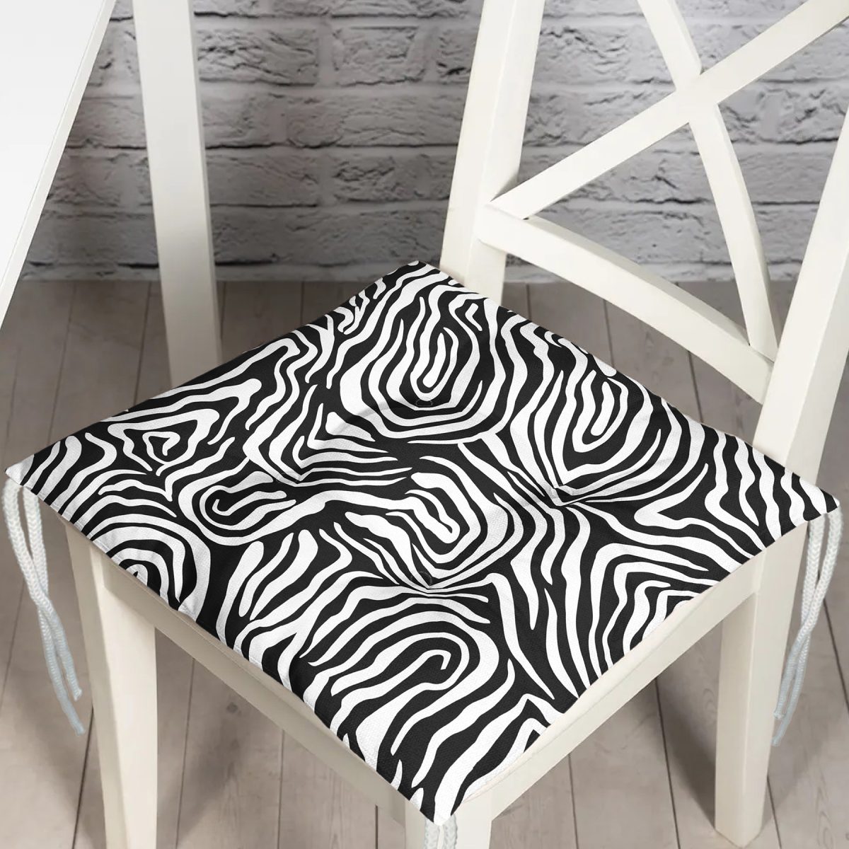 Siyah Zemin Üzerinde Beyaz Geometrik Desenli Dijital Baskılı Modern Pofuduk Sandalye Minderi Realhomes