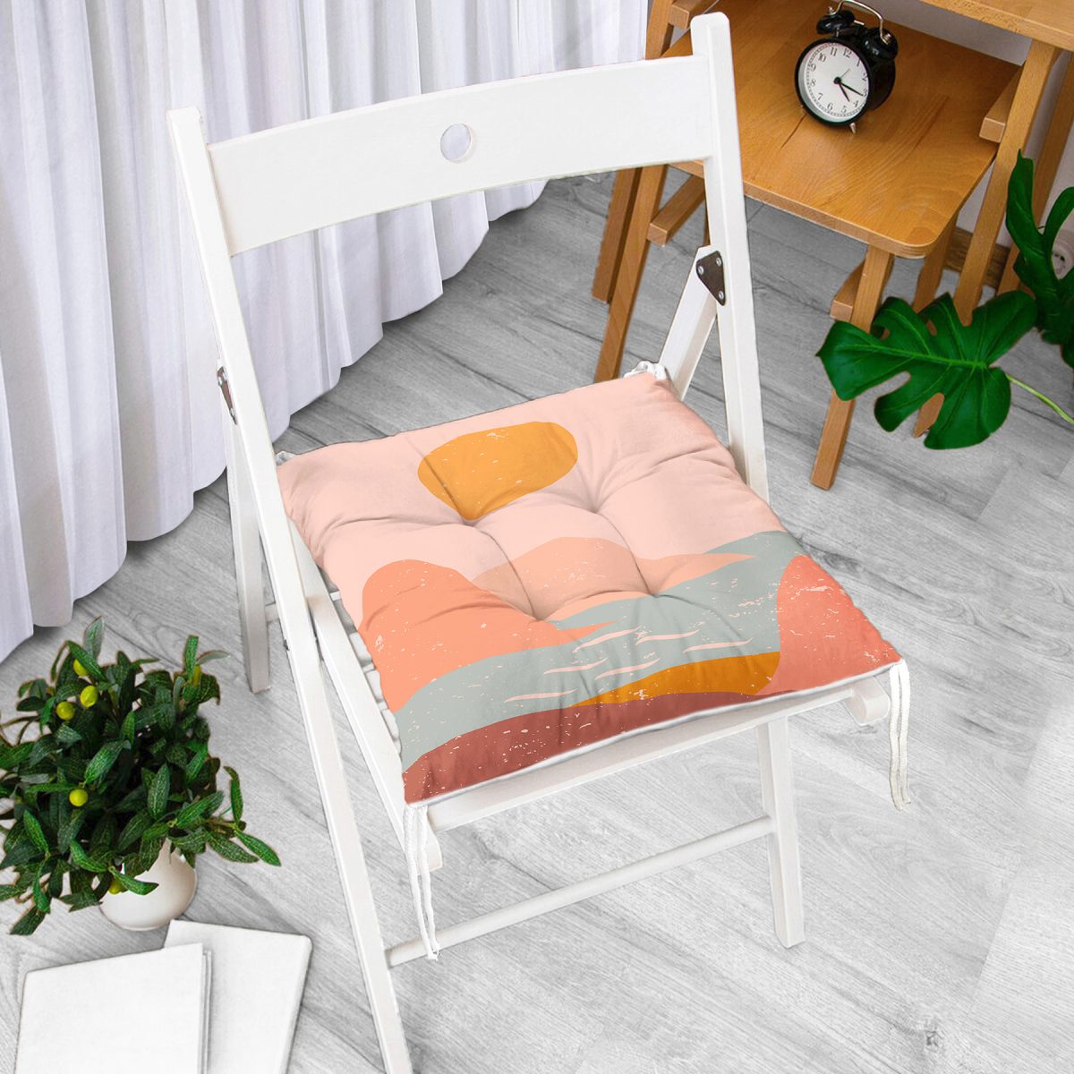 Pastel Zemin Üzerinde Güneş Desenli Dijital Baskılı Modern Pofuduk Sandalye Minderi Realhomes