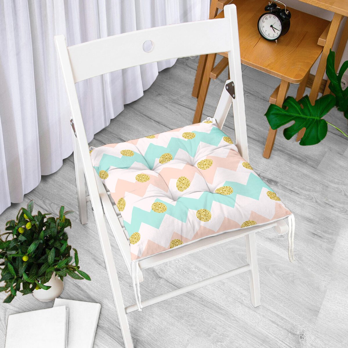 Beyaz Zeminde Renkli Zikzak Desenli Geometrik Desenli Dijital Baskılı Modern Pofuduk Sandalye Minderi Realhomes
