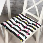 - Pofi-8232-Gorsel - Realhomes Beyaz Zemin Üzerinde Yatay Çizgili Renkli Puantiyeli Dijital Baskılı Modern Pofuduk Sandalye Minderi Realhomes