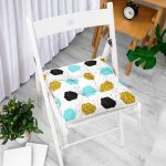 Beyaz Zemin Üzerinde Gold Detaylı Geometrik Desenli Dijital Baskılı Modern Pofuduk Sandalye Minderi Realhomes