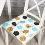 Beyaz Zemin Üzerinde Gold Detaylı Geometrik Desenli Dijital Baskılı Modern Pofuduk Sandalye Minderi Realhomes