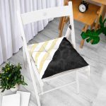 - Pofi-8291-Gorsel-1 - Realhomes Beyaz Zeminde Siyah Mermer Detaylı Gold Yatay Çizgili Dijital Baskılı Modern Pofuduk Sandalye Minderi Realhomes